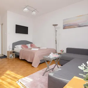 Apartament Metro Natolin Ursynow Centre Studio With Balcony By Renters, Warszawa